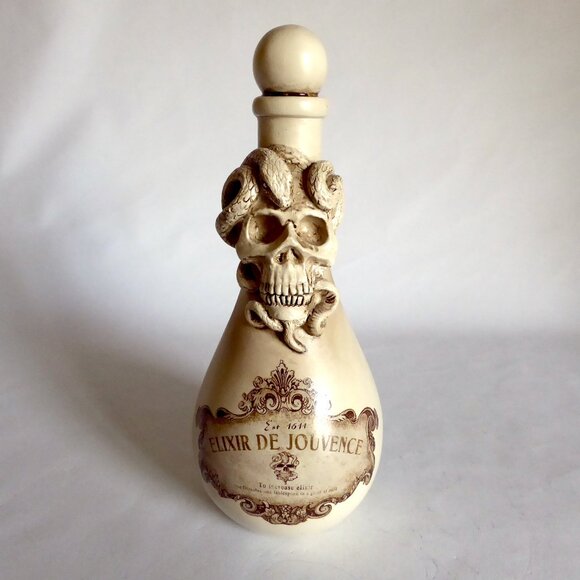 NEW 10” APOTHECARY ELIXIR POISON DIMENSIONAL SKULL HALLOWEEN BOTTLE PROP - Picture 1 of 8